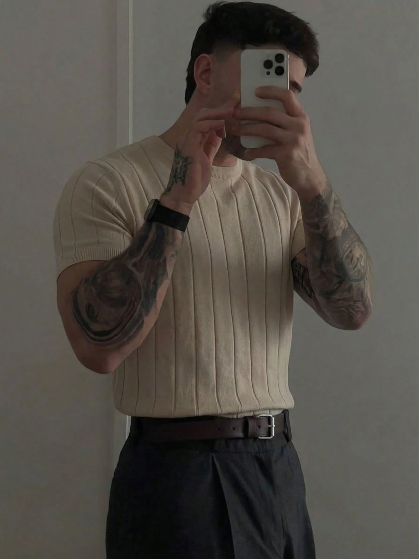 Suéter de punto fino y holgado con cuello redondo acanalado y manga corta para hombre, primavera/verano