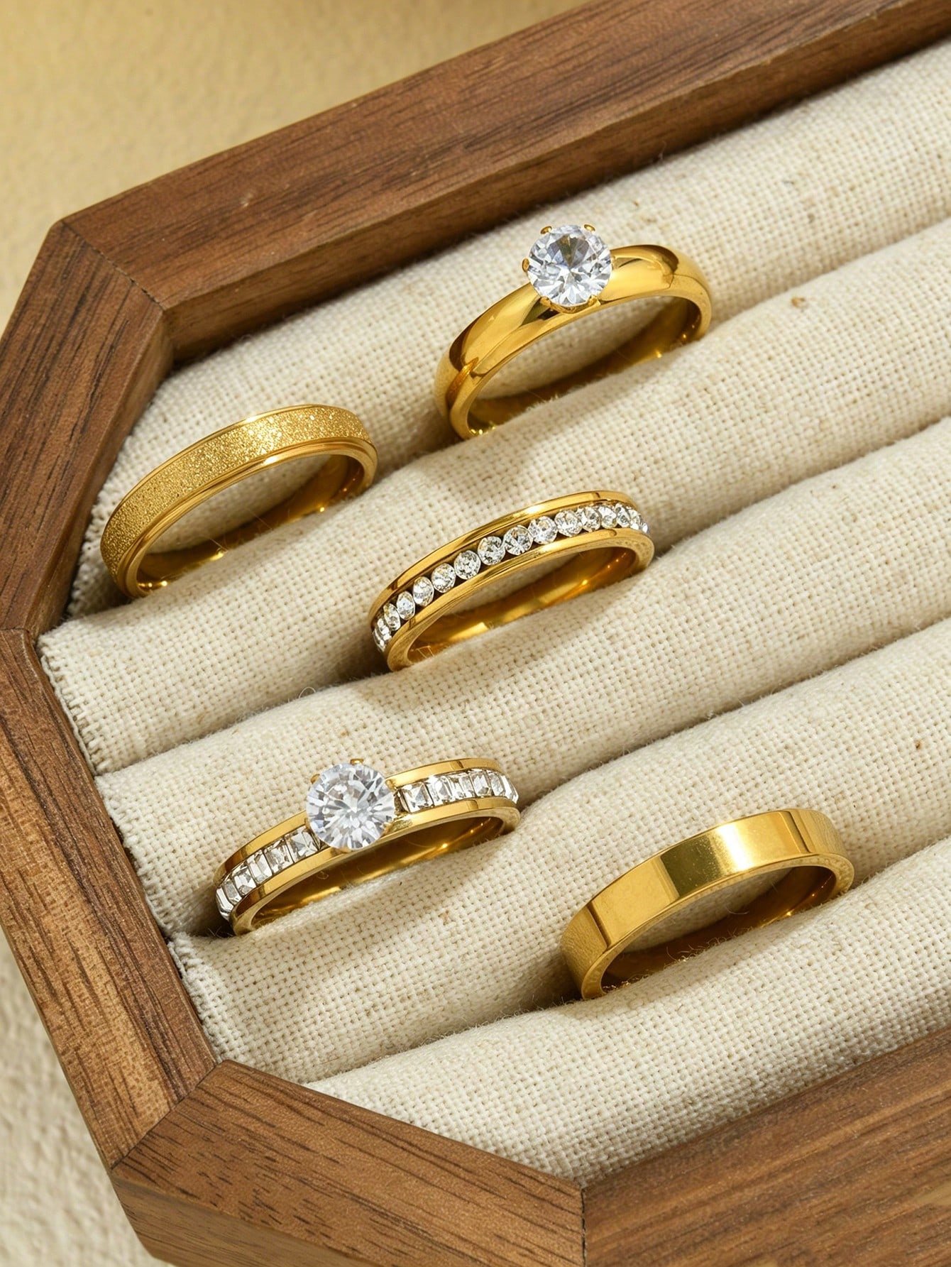 Juego de 5 anillos elegantes de acero inoxidable con acabado mate